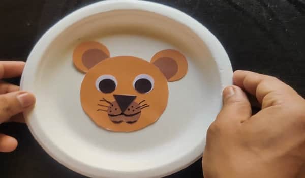 Final look of the simple paper plate lion