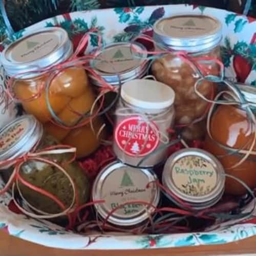 DIY Christmas Basket Using Homemade items