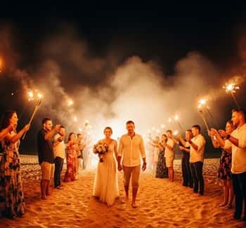 9. Desfile nupcial con bengalas y antorchas