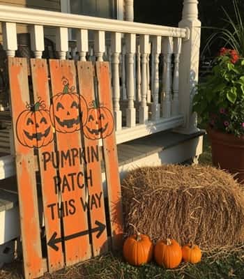 5. Pallet Board “Pumpkin Patch” Welcome Sign