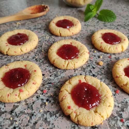 2. Strawberry Shortcake Style Spring Cookies