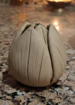 4. Simple Tulip Bud (Closed Flower Style)