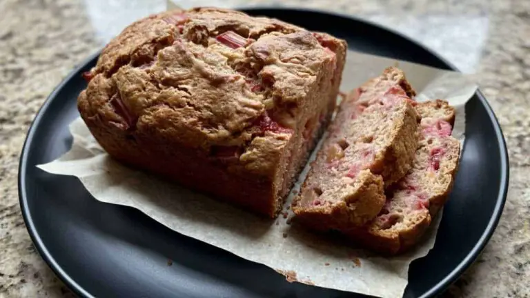 Rhubarb bread - featured