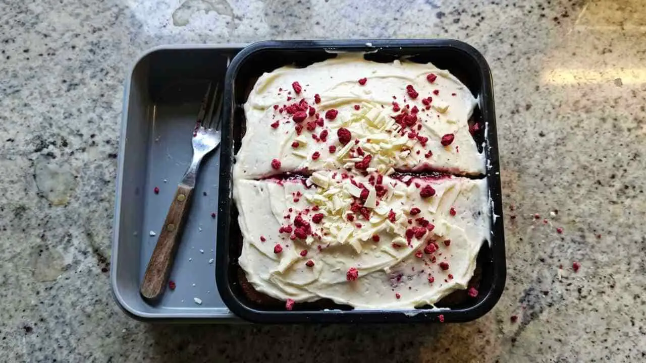 Quick Mothers Day Lunchbox Cake - featured