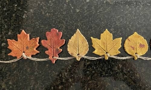 7. Thankful Leaf Story Garland