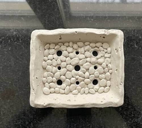 9. Drainage Soap Dish With Raised Pebble Base