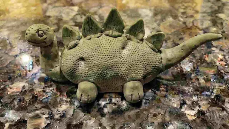 Clay dinosaur craft - featured