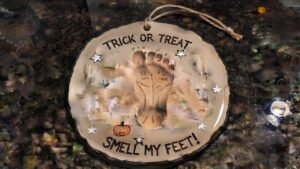 Trick Or Treat Smell My Feet Clay Craft - Featured