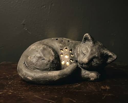 1. Sleeping Cat Clay Night Lamp
